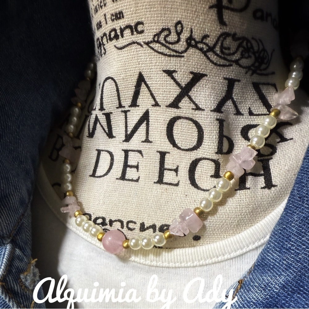 Pearls and pink quartz beaded short necklace